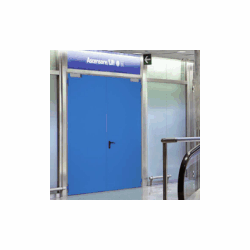 Quali sono, per una porta tagliafuoco, gli accessori obbligatori e quali facoltativi?